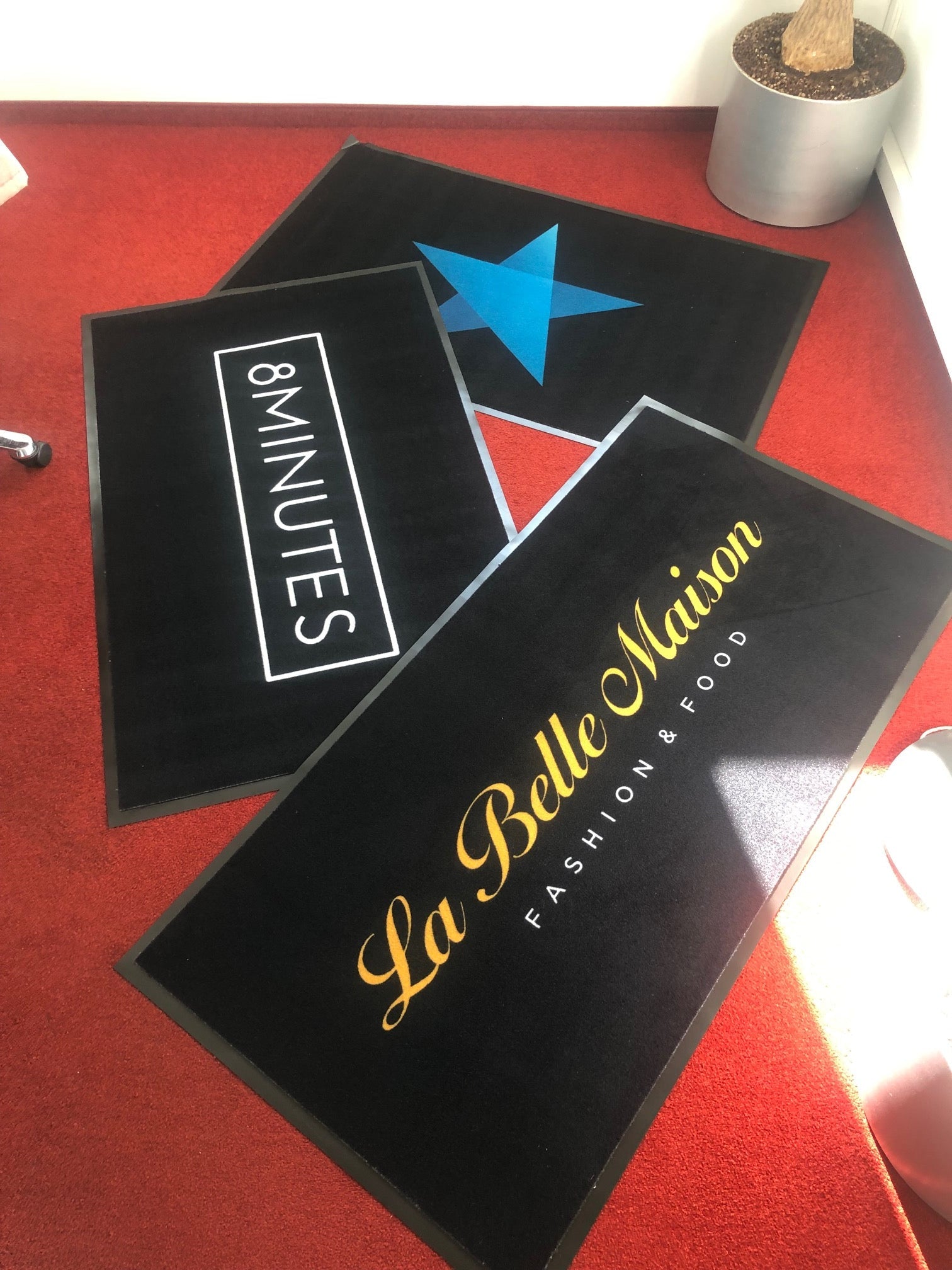 Eingangsmatte mit Logo – individuell bedruckte Schmutzfangmatte mit Firmenlogo für Unternehmen